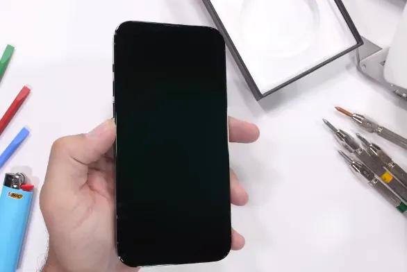 新 一代的iphone13 釋出了，你知道應該怎麼保護你的手機嗎？