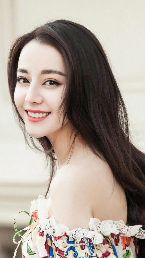 今日女神迪麗熱巴 今日女神迪麗熱巴