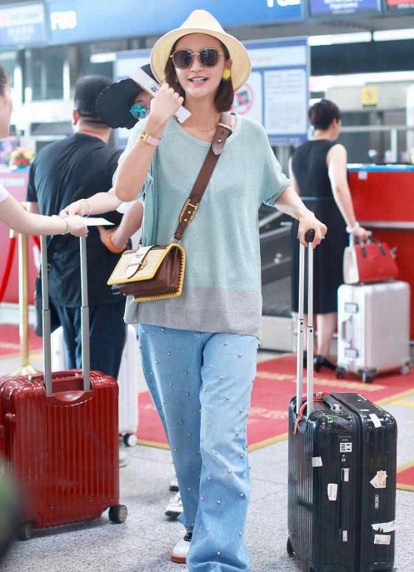 “二姐”張歆藝除了臉還是腫的,身材總算變纖細了,少女感倍增 “二姐”張歆藝除了臉還是腫的,身材總算變纖細了,少女感倍增