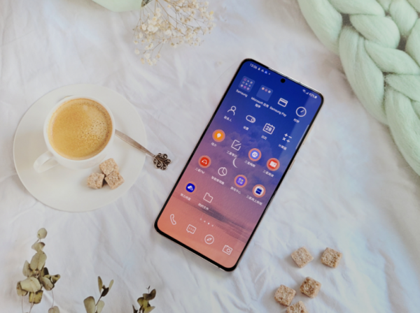 Galaxy S21梵夢紫體驗報告:實力不俗,更愛顏值 Galaxy S21梵夢紫體驗報告:實力不俗,更愛顏值