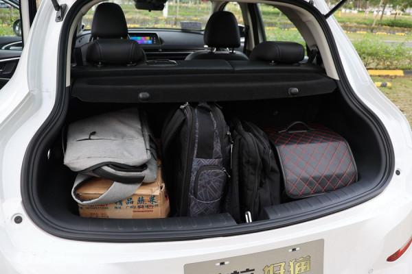 試駕尤拉好貓 最愛女人的車型,外形顏值高,智慧配置表現不俗 試駕尤拉好貓 最愛女人的車型,外形顏值高,智慧配置表現不俗