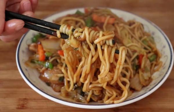 麵條別直接煮了，提前做好這一步，營養入味又解饞，比吃肉還過癮