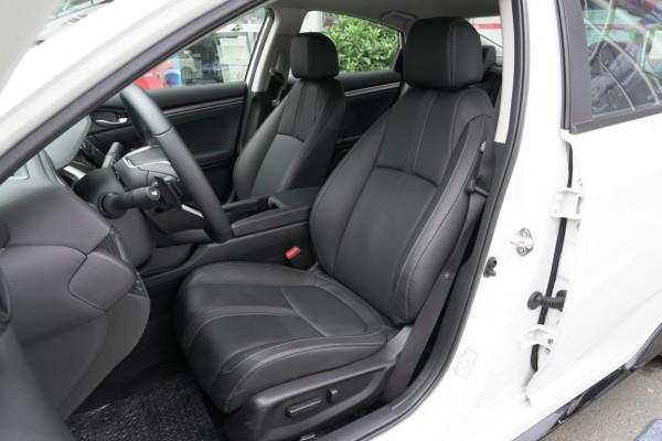 年輕人的第一臺轎跑，&quot;首付&quot;買思域，還是&quot;全款&quot;買奕炫MAX