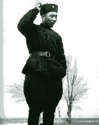 王震持槍見主席被攔:毛主席笑道:王鬍子只要不拿原子彈,別攔 王震持槍見主席被攔:毛主席笑道:王鬍子只要不拿原子彈,別攔