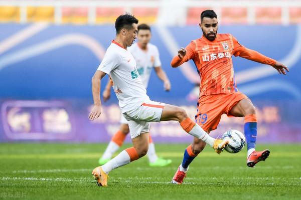 足協盃8強戰-門框難阻進球田鑫宋龍連擊,泰山2-0武漢握先手優勢 足協盃8強戰-門框難阻進球田鑫宋龍連擊,泰山2-0武漢握先手優勢