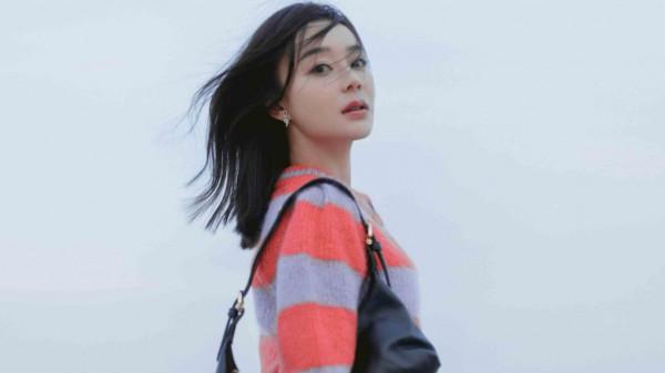 袁姍姍披髮海邊出境,又元氣又美 袁姍姍披髮海邊出境,又元氣又美