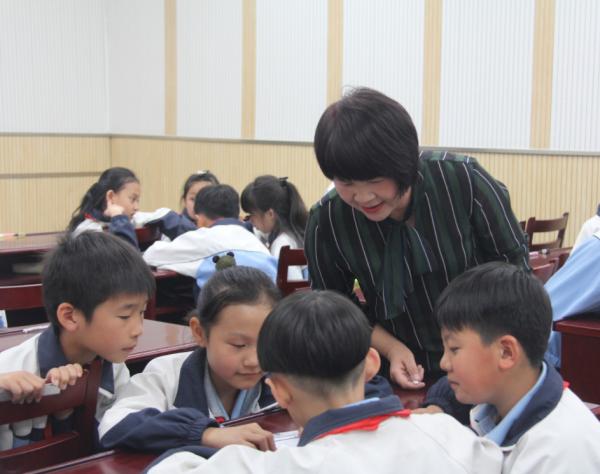 校長痛批教師上課兩大現象,為何不遵守師德?老師:請領導先帶頭 校長痛批教師上課兩大現象,為何不遵守師德?老師:請領導先帶頭