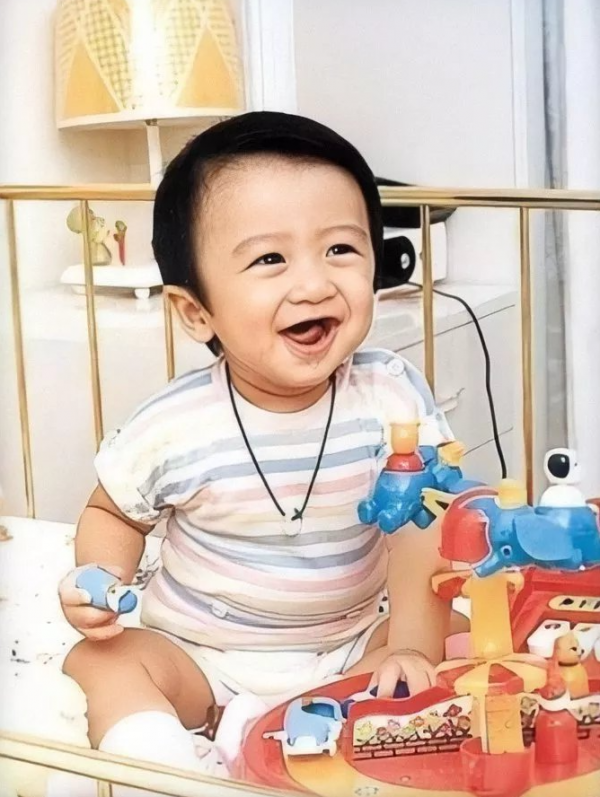 10年後，磕到他們的過期糖，謝霆鋒：滿眼都是你時，為何不珍惜？