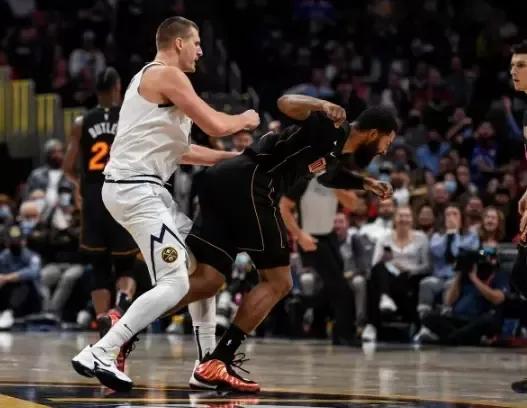 小球時代的賞心悅目和肌肉相撞的硬漢風格,哪個好? 小球時代的賞心悅目和肌肉相撞的硬漢風格,哪個好?