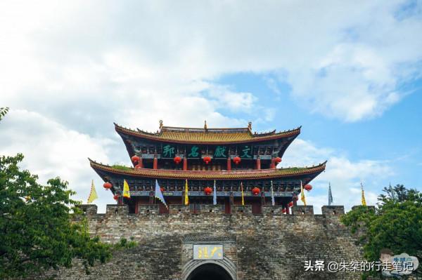不去江南，也不去皖南，而是去更悠然愜意，更令人神往的雲南古鎮