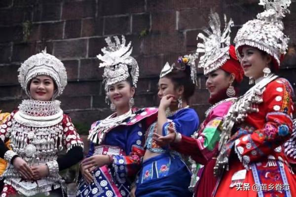 「苗寨墟場」之四：苗寨邊邊場上的風花雪月