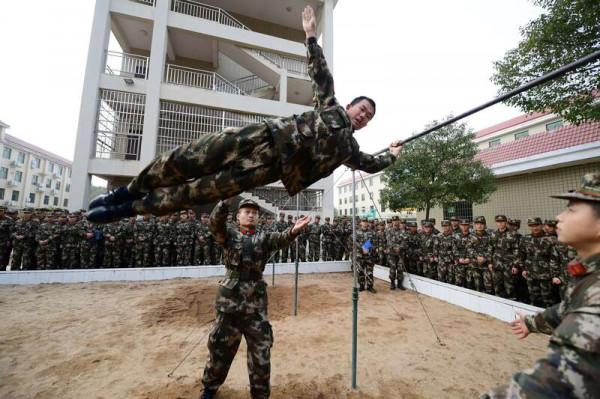 器械會操，看看誰是單雙槓高手