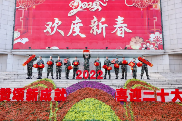 超多笑臉超多圖，快遞軍營年味濃又香！