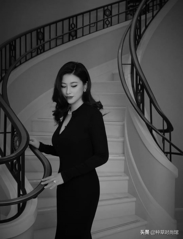 47歲周迅、張雨綺又談姐弟戀了！這屆男人不行？