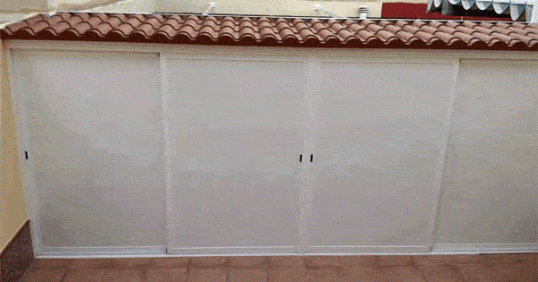 這樣裝露臺太實用了，家裡的雜物都能放在這，防潮還不違建