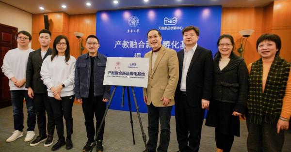 天貓奔東,亞馬遜向西:服飾供應鏈數字化改造見分野 天貓奔東,亞馬遜向西:服飾供應鏈數字化改造見分野