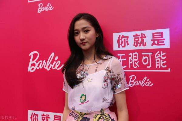 演員關曉彤 演員關曉彤