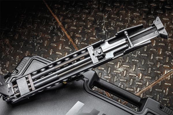 P50手槍：50發的超大容彈量，這款外形科幻的手槍著實有點彪悍