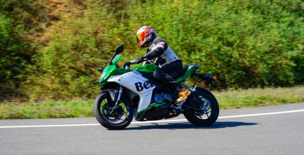 對新手很友好並不意味著平庸—貝納利龍捲風252R評測