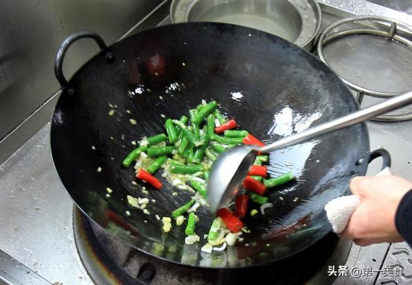 線椒雞柳很多人第一步就做錯了,雞柳醃製有技巧,鮮嫩可口又不柴 線椒雞柳很多人第一步就做錯了,雞柳醃製有技巧,鮮嫩可口又不柴