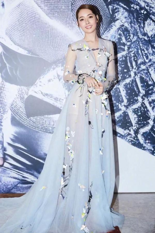 有一種氣質叫“豪門媳婦郭碧婷”,穿抹胸褲氣韻大方,貴婦範十足 有一種氣質叫“豪門媳婦郭碧婷”,穿抹胸褲氣韻大方,貴婦範十足