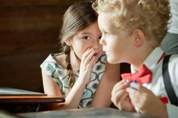 “媽媽,爸爸又在......”從小愛告狀的孩子,會被排擠嗎? “媽媽,爸爸又在......”從小愛告狀的孩子,會被排擠嗎?