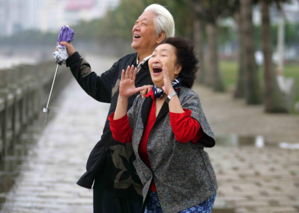 彭玉：看到丈夫遺物哭得不能自己，女兒牽線，晚年再嫁亡夫親姐夫