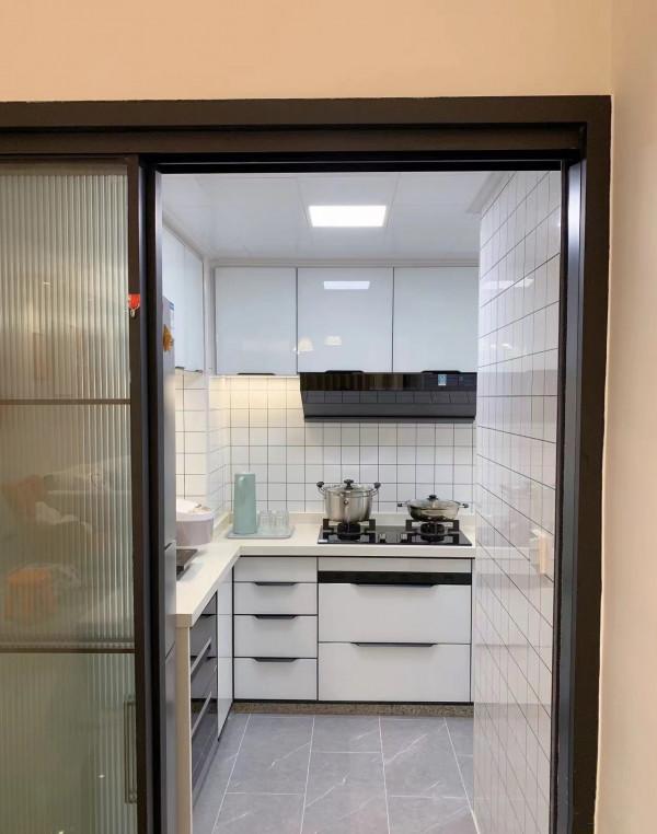 她家75平米，全屋簡單又溫馨，尤其是入戶鞋櫃，太漂亮實用了