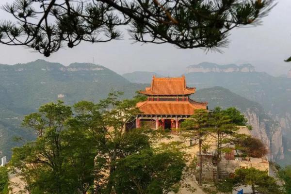 早知爐峰能觀日，何必奔波去泰山！一處可觀日出日落的好地方