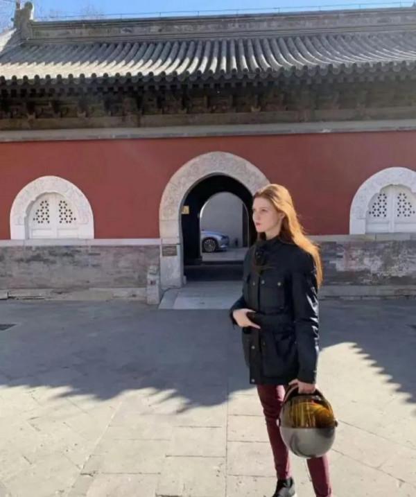 法國女孩因為一張照片愛上中國，直言自己上輩子可能是中國人