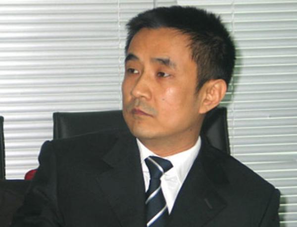 王永紅：公司破產絲毫不慌，套61億攜女明星出逃，親爹去世都不回