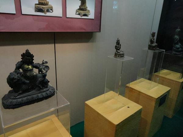 鎮遠樓：“金城春雨”，“玉關曉月”，“祁連晴雪”