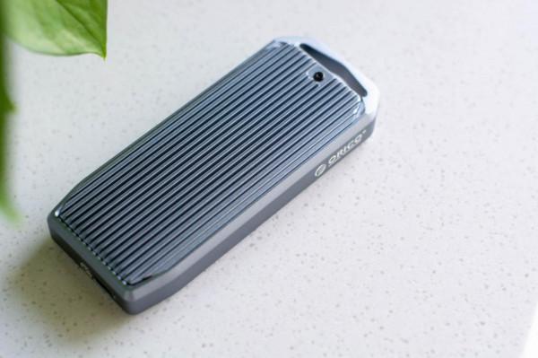 不買可惜了！這款USB4雷電3硬碟盒搭配M1的MacBook太香了