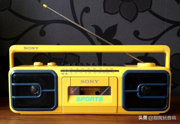 80年代中期索尼SONY推出的行動式運動型音響 CFS-950 卡帶播放器 80年代中期索尼SONY推出的行動式運動型音響 CFS-950 卡帶播放器