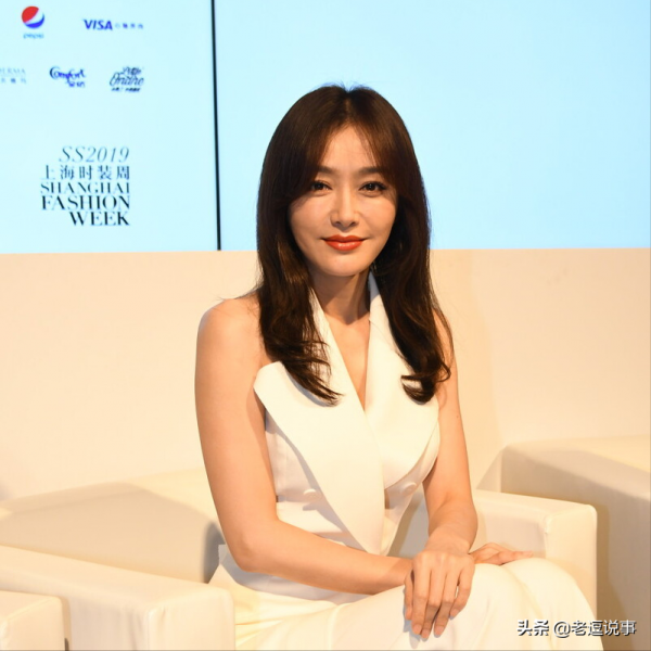 “老幹部”靳東空降《突圍》豪橫守護人民的財產