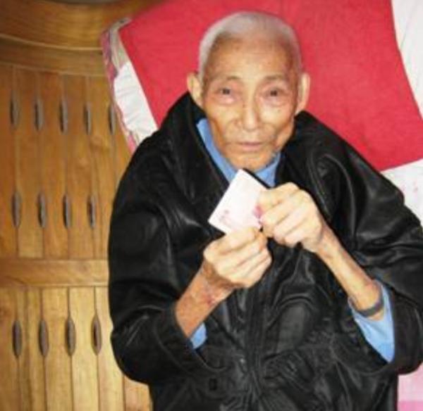 老兵邱大明:婚後3個月與妻失散,61年後,發現3婚妻子正是髮妻 老兵邱大明:婚後3個月與妻失散,61年後,發現3婚妻子正是髮妻