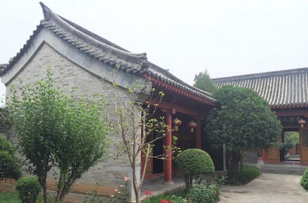 河南一鉅富豪宅火了，主人曾為各處景觀命名，距市區40分鐘車程