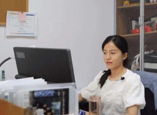 浙大80後美女教授不一般，年紀輕輕履歷不凡，畢業院校讓人欽佩