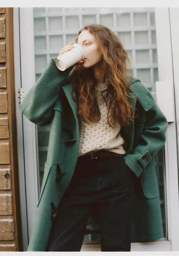 冬季別總穿“黑白色”，看北歐素人穿搭，才懂得美有多樣