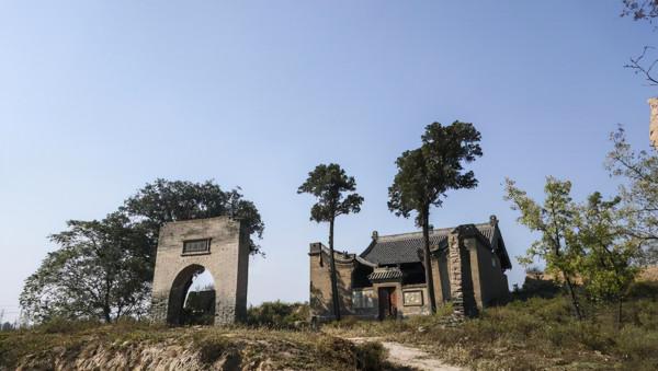 山西一古落村，鐵梨花取景基地，現如今雜草叢生