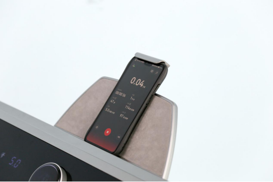 榮耀親選磁懸浮減震跑步機體驗：不再淪為晾衣架的存在？