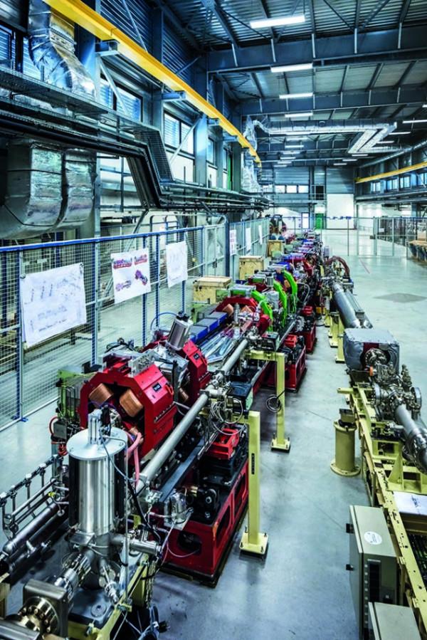 他們用人類史上最強的X光，告訴我們新冠患者的肺傷成了什麼樣