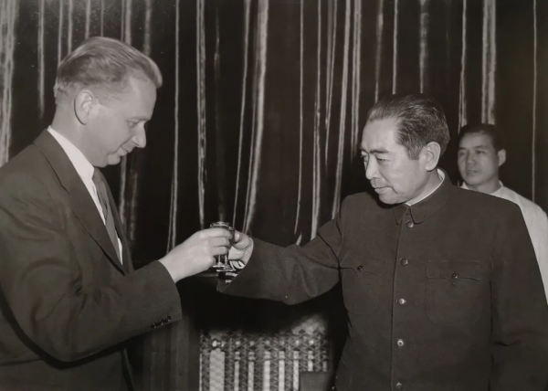 新中國恢復聯合國合法席位的外交鬥爭