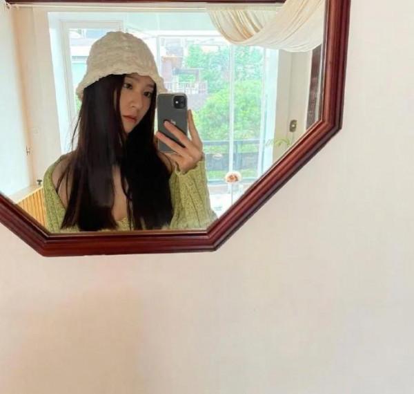 明星撞衫 趙麗穎 鄭秀晶 張嘉倪 牛油果色針織小開衫你覺得誰穿最好看 明星撞衫 趙麗穎 鄭秀晶 張嘉倪 牛油果色針織小開衫你覺得誰穿最好看