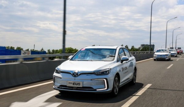 疑似北京汽車BJ60實車曝光,預計售價30萬內,造型與坦克500類似 疑似北京汽車BJ60實車曝光,預計售價30萬內,造型與坦克500類似