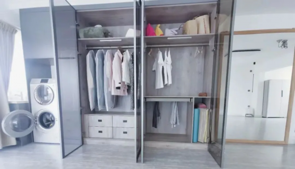 90後女孩兒斷舍離成癮！88㎡房子僅放6件傢俱，定製衣櫃超能裝