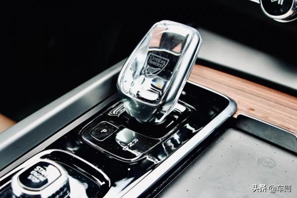 悶騷男繞不過的豪華車，全系升級改混動，試駕新款沃爾沃XC60