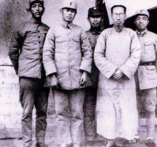 他是襄樊戰役總指揮，雖是上將，名氣卻比老部下王近山小很多