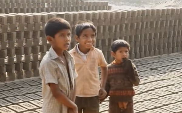 童工成災的孟加拉,孩子會走路就要幹活,沒有夢想只為生存 童工成災的孟加拉,孩子會走路就要幹活,沒有夢想只為生存