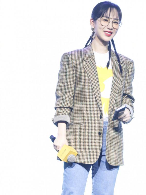 31歲景甜和27歲楊紫,雙雙挑戰千鳥格西裝,卻一個幹練一個活力 31歲景甜和27歲楊紫,雙雙挑戰千鳥格西裝,卻一個幹練一個活力